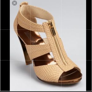 Micheal Kors Berkley T Strap